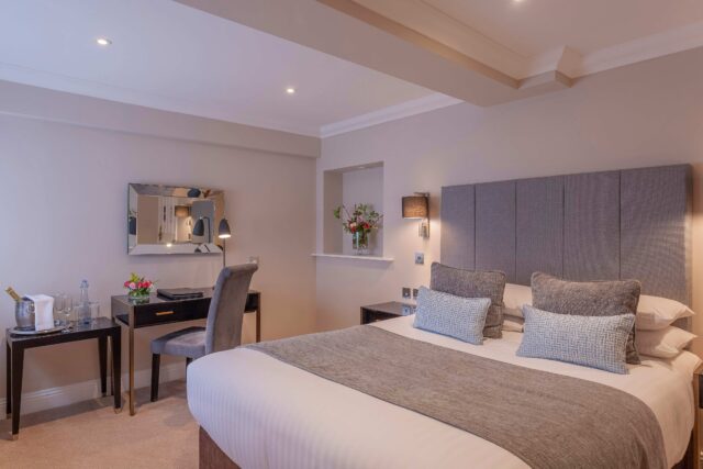 Oatlands Park Hotel - Superior-Double - bedroom